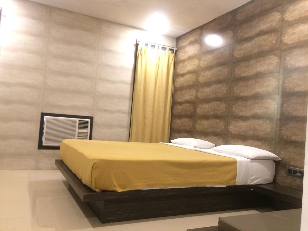 Silver Sands Beach Resort Daman Bagian luar foto