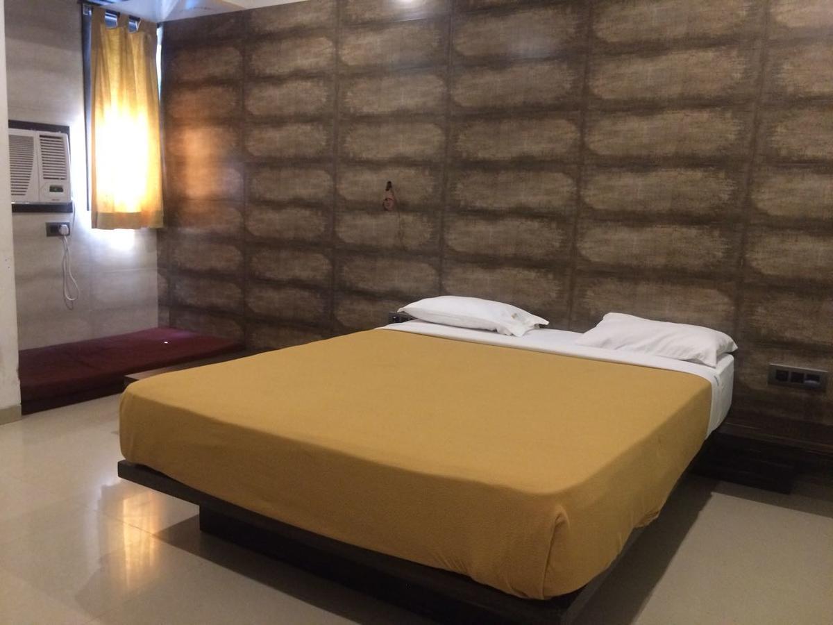 Silver Sands Beach Resort Daman Bagian luar foto
