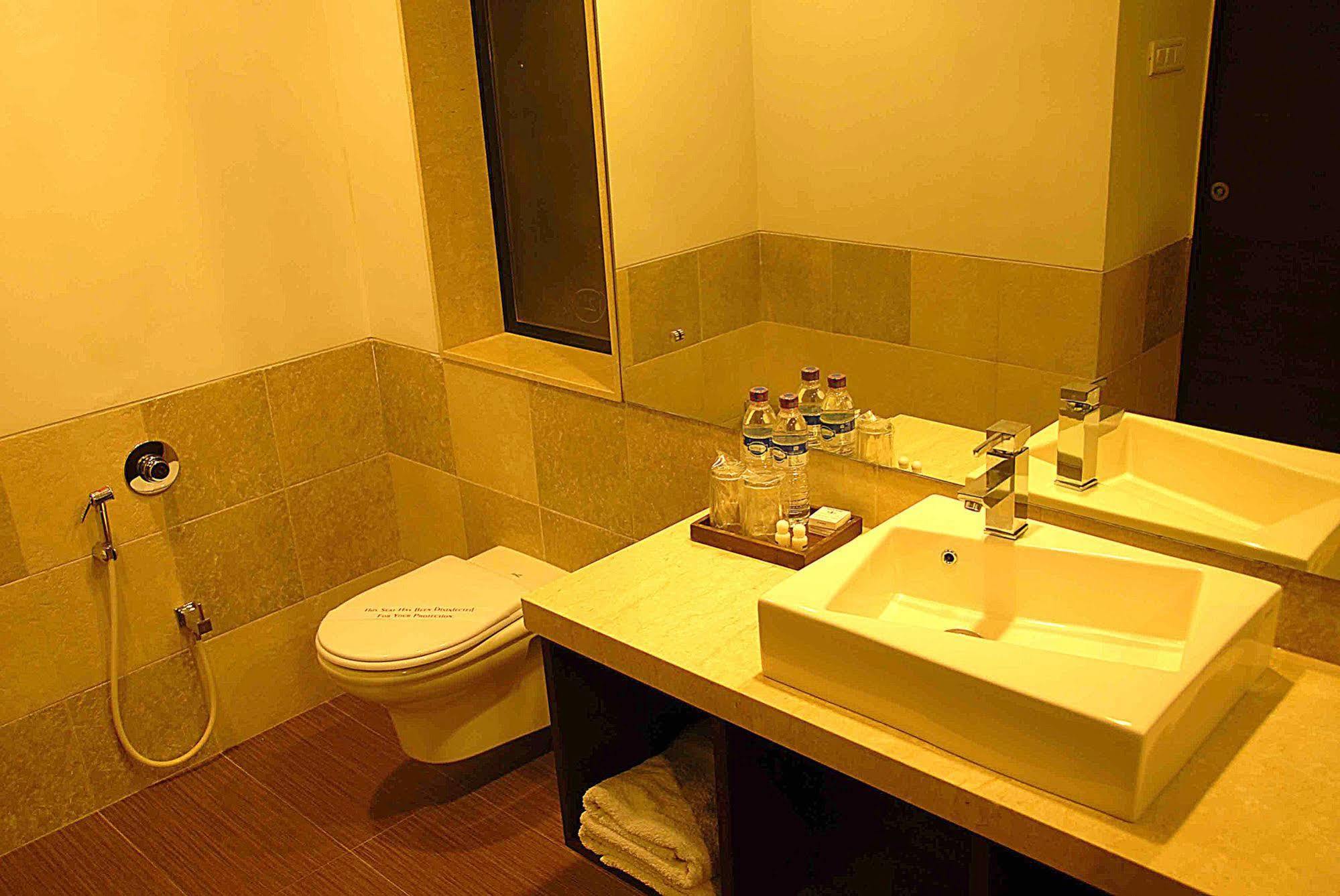 Silver Sands Beach Resort Daman Bagian luar foto
