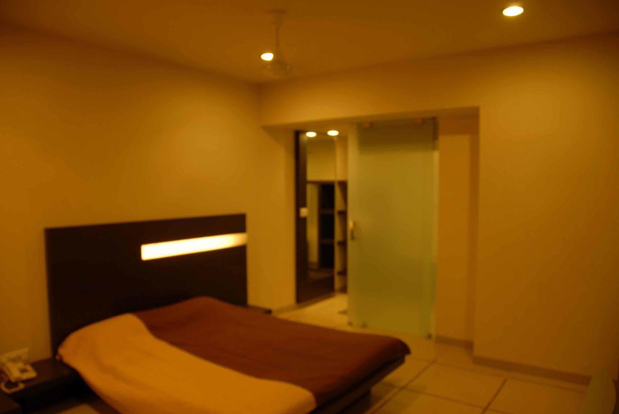 Silver Sands Beach Resort Daman Bagian luar foto